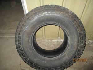 Large truck tire with good tread LT325 70 17