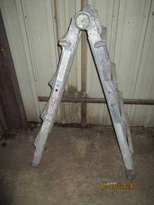 Folding aluminum ladder