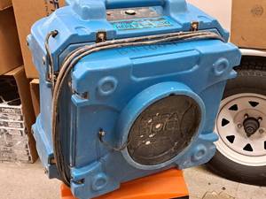 lot 18 image: Dri-Eaz Defendair HEPA 500 Air Scrubber Filter Fan F284