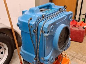 lot 19 image: Dri-Eaz Defendair HEPA 500 Air Scrubber Filter Fan F284