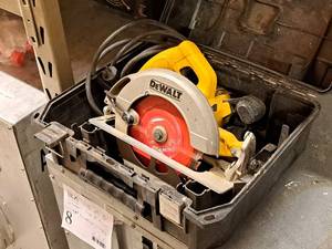 lot 78 image: DeWalt 7-14 Circular Saw DWE575 with Case