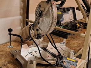 lot 83 image: Delta ShopMaster 10 Miter Saw S26-262L