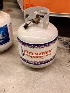 lot 121 image: 17-lbs Propane Tank (Full)