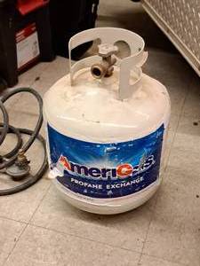 lot 122 image: 15-lbs Propane Tank (empty)