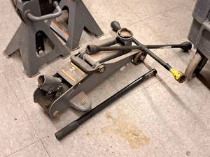 lot 138 image: Evercraft 2-Ton Hydraulic Trolley Floor Jack with Cross Bar Wheel Wrench