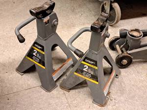 lot 139 image: Lot of (2) Evercraft 2-Ton Jack Stands