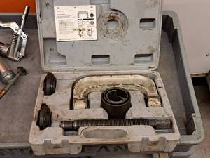 lot 141 image: Evercraft Ball Joint Press with Case