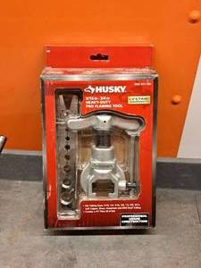lot 142 image: Husky Heavy Duty Pro 316-34 Flaring Tool