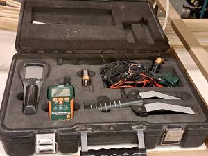 lot 155 image: Extech MoistureHumidity Meter Kit with Case and Accessories