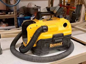 lot 162 image: DeWalt Heavy Duty 2-Gallon 18-20V Cordless WetDry Vacuum DCV580