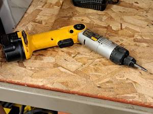 lot 171 image: DeWalt Heavy Duty 7.2V Screwdriver DW920 with Battery