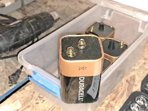 lot 185 image: Lot of (5) Duracell 6V Batteries