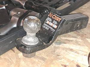 lot 189 image: Curt 7500-lbs Air 2 Drop 34 Rise 1 Hole Trailer Hitch with 2 Ball