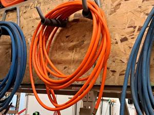 lot 194 image: 300-PSI 38 Air Hose