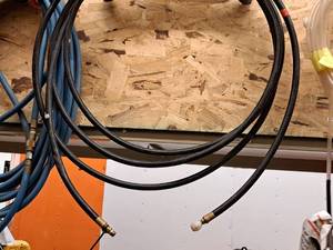 lot 196 image: Goodyear 2250-PSI 38 Air Hose
