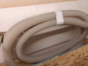 lot 214 image: Plastic Flex Hose 4x25-30