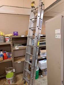 lot 237 image: Werner 225-lbs 27 Aluminum 3-Stage Extension Ladder D1224-3