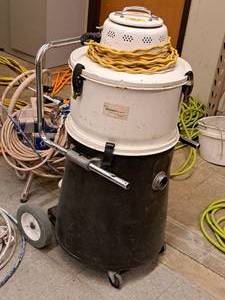 lot 306 image: AdvantaClean Vacuum Cleaner