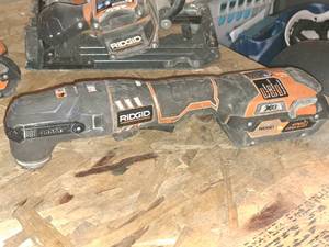 lot 318 image: Ridgid 18V Hyper Lithium Ion Right Angle Drill with Battery