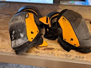 lot 352 image: Lot of (1 Pair) ToughBuilt Knee Pads