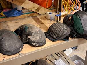 lot 354 image: Lot of (2 Pair) Knee Pads with (2) Mismatched Knee Pads