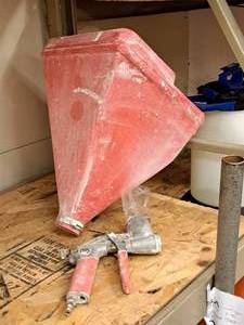 lot 402 image: Wal-Board Tools Texture Hopper with Air Gun