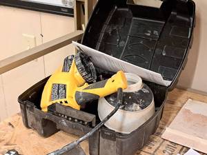 lot 403 image: Wagner Power Painter Plus Hand-held Sprayer with Case