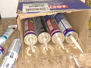 lot 440 image: Lot of (4) Loctite Pro Line 400 Subfloor Allweather 10-fl-oz Tubes