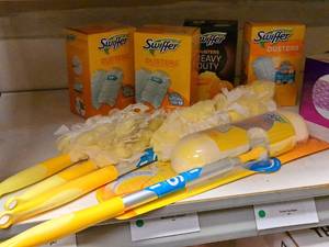 lot 480 image: Lot of (8) Assorted Swifter Dusting Pads and Wands