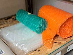 lot 512 image: Lot of (3 Bundles) Assorted Bubble Wrap