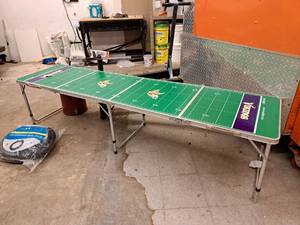 lot 520 image: Minnesota Vikings logo Folding Beer Pong Table