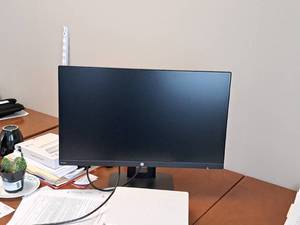 lot 558 image: HP 24 Computer Monitor VH240a with Cables