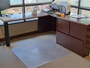 lot 563 image: L-Shape Office Desk 2-piece
