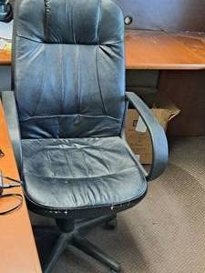 lot 580 image: Rolling Office Arm Chair