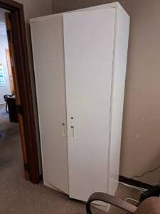 lot 578 image: Metal Storage Cabinet 2-door