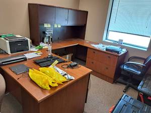 lot 577 image: L-Shape Office Desk 4-piece