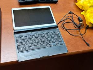 lot 584 image: Samsung Tablet