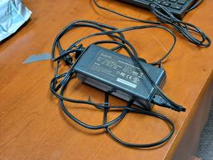 lot 586 image: EnerG Bar 90W Universal Laptop Power Adapter