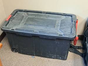 lot 591 image: Rolling Tote 20x35x19