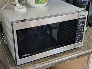 lot 593 image: Panasonic Household Microwave Oven