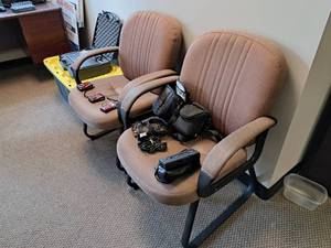 lot 599 image: Lot of (2) Padded Office Arm Entry Chair
