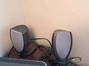 lot 605 image: Lot of (2) Harman  Kardon Computer Speakers