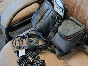 lot 610 image: (2) Camera Bags and (5) Assorted Camera Cords
