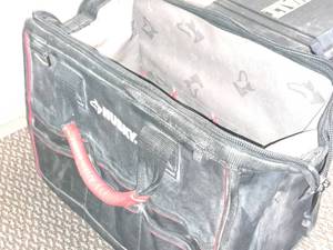 lot 635 image: Husky 16 Tool Bag