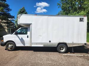 lot 1 image: 2012 Chevrolet Express Cutaway 4500 16ft Box Truck