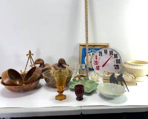 lot 38 image: AMBER GLASS SCALLOPED VASE, RED RUBY GLASS HOLDER, WOOD BOWLS, HAND CARVED WOOD BIRDS AND MORE