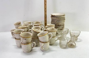 lot 43 image: SYRACUSE TEA SET