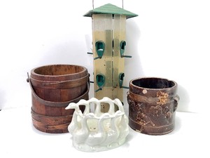 lot 78 image: Buckets & Birdfeeder