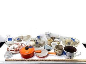 lot 79 image: Dishes