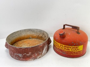 lot 84 image: Metal Gas Can & Oil Pan